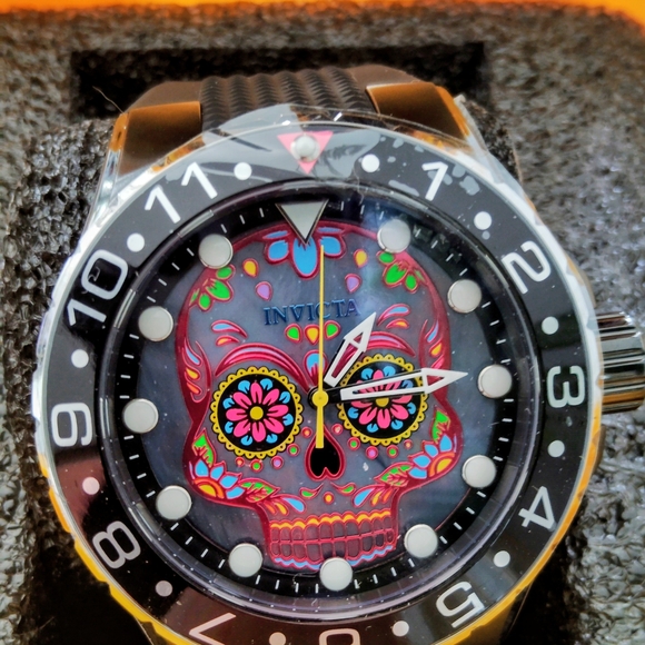 Invicta Skull Design Watch - Picture 2 of 6
